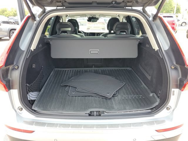 Used 2018 Volvo XC60 T6 Momentum w/ Convenience Package AWD/4WD image 8