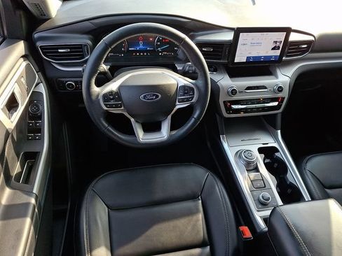 Used 2023 Ford Explorer XLT w/ Equipment Group 202A AWD/4WD image 2