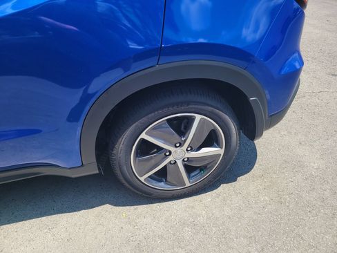 Certified 2021 Honda HR-V EX-L image 2