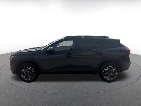 Used 2025 Chevrolet Trax LT FWD image 9