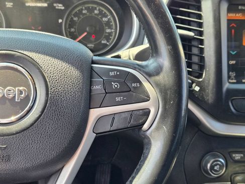 Used 2014 Jeep Cherokee Trailhawk w/ Cold Weather Group AWD/4WD image 40