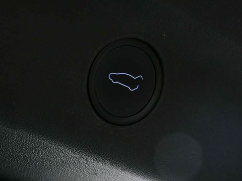 Used 2021 Tesla Model Y Performance image 10