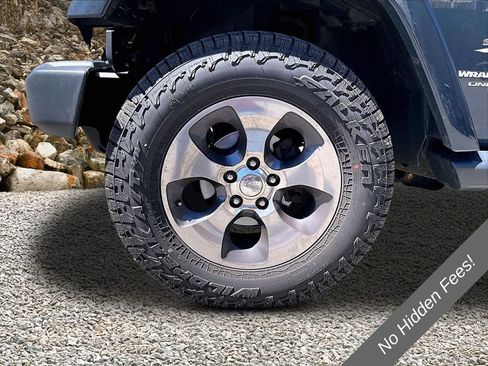Used 2018 Jeep Wrangler Unlimited Sahara w/ Dual Top Group AWD/4WD image 9