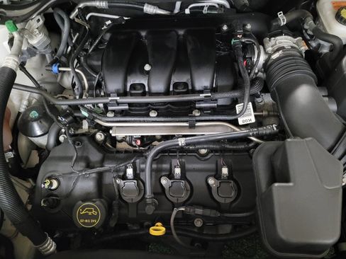 Used 2018 Ford Explorer XLT AWD/4WD image 30