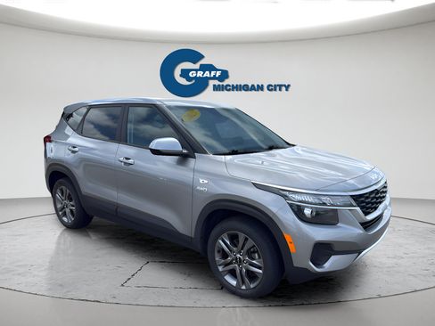 Used 2023 Kia Seltos LX AWD/4WD image 13