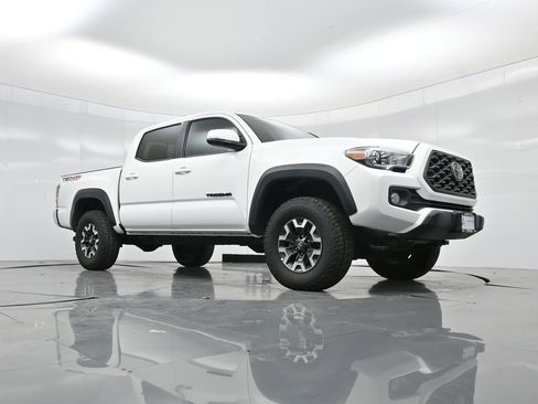 Used 2023 Toyota Tacoma TRD Off-Road image 2