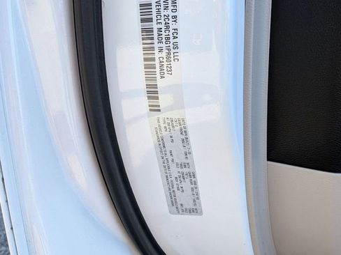 Used 2023 Chrysler Pacifica Touring-L image 33