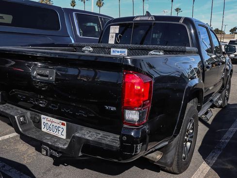 Used 2018 Toyota Tacoma TRD Sport w/ Technology Package image 6