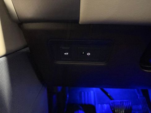 Used 2018 Land Rover Range Rover Sport HSE image 34