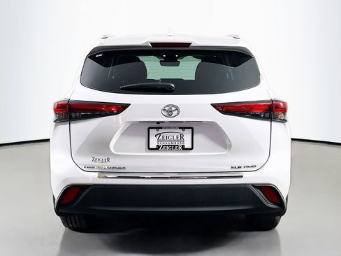 Used 2023 Toyota Highlander XLE image 6