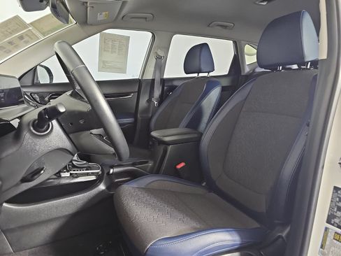 Used 2025 Kia Seltos S FWD image 14