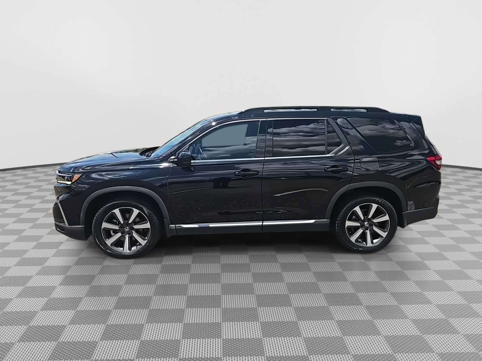 Used 2024 Honda Pilot Touring image 5