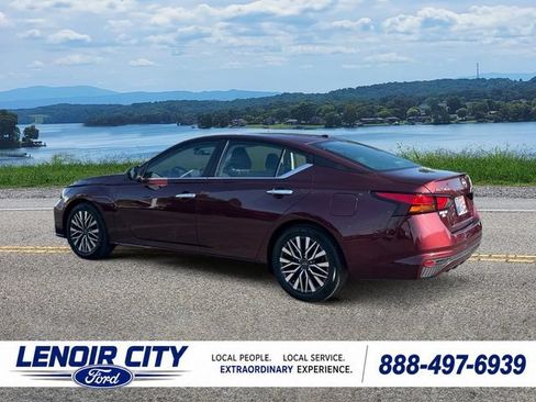 Used 2025 Nissan Altima 2.5 SV FWD image 5