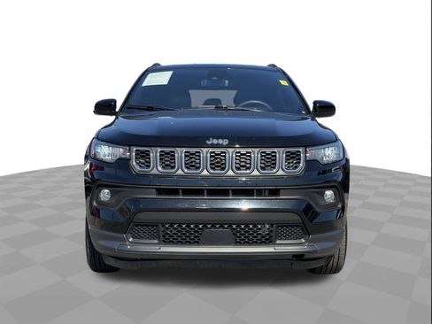Used 2025 Jeep Compass Latitude AWD/4WD image 8