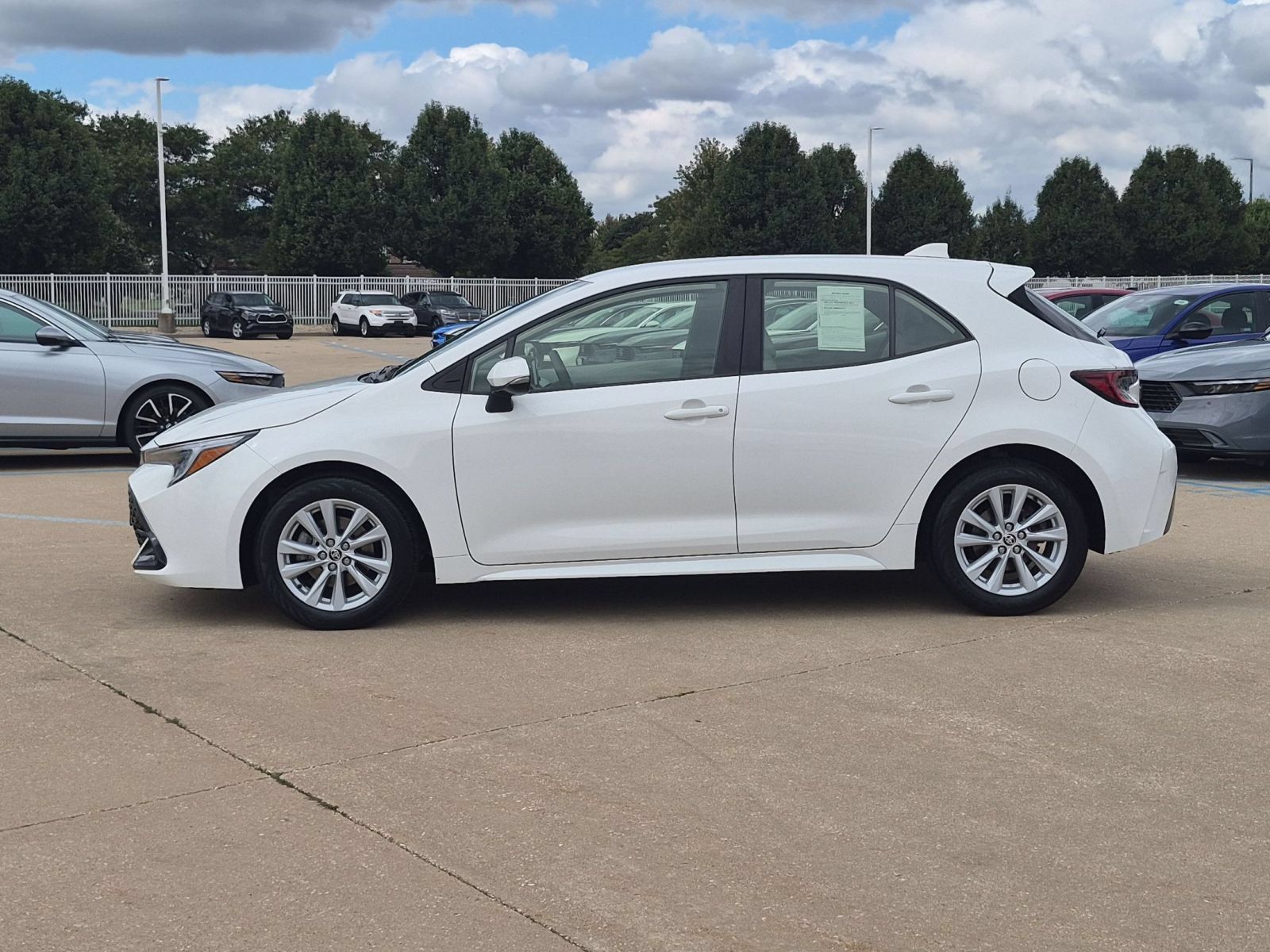 Used 2024 Toyota Corolla SE w/ SE Package FWD image 9