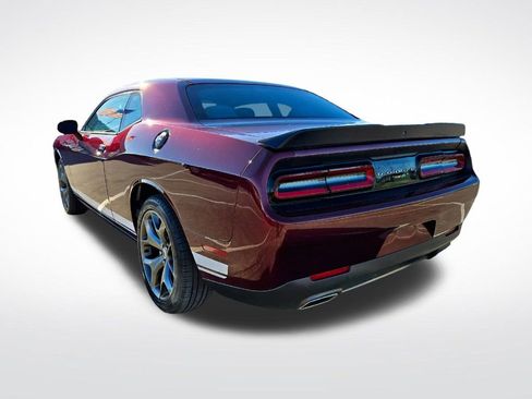 Used 2017 Dodge Challenger SXT image 6