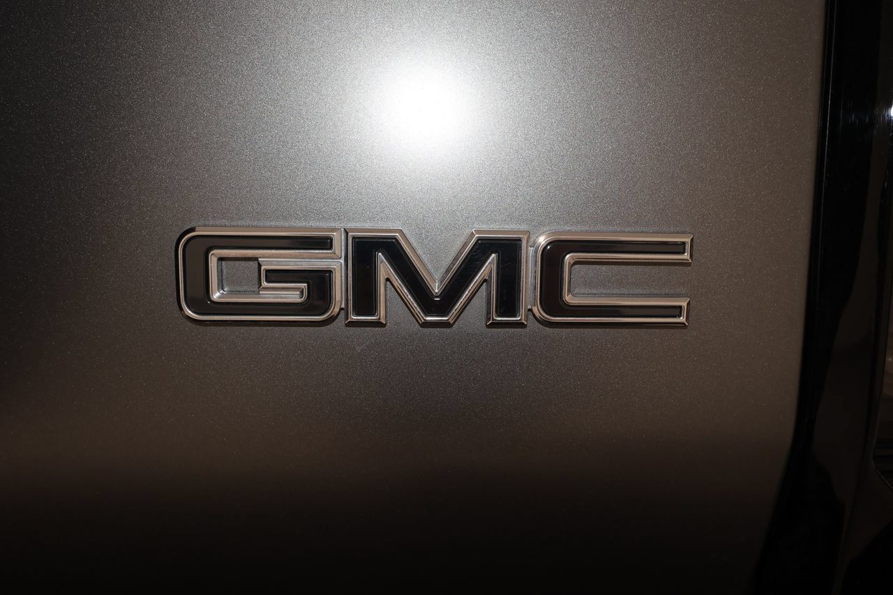Certified 2026 GMC Hummer EV 3X w/ Carbon Fiber Edition Package AWD/4WD image 34