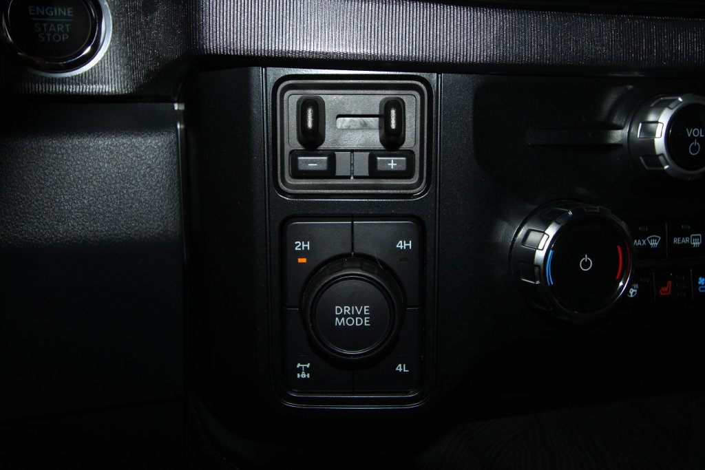 Used 2025 Ford F250 Platinum AWD/4WD image 18