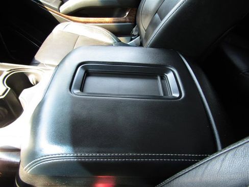 Used 2015 Chevrolet Suburban LT w/ Luxury Package image 28