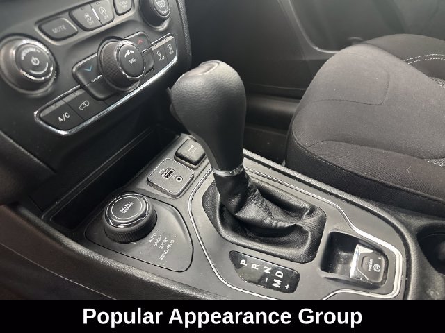Used 2019 Jeep Cherokee Latitude w/ Popular Appearance Group AWD/4WD image 4