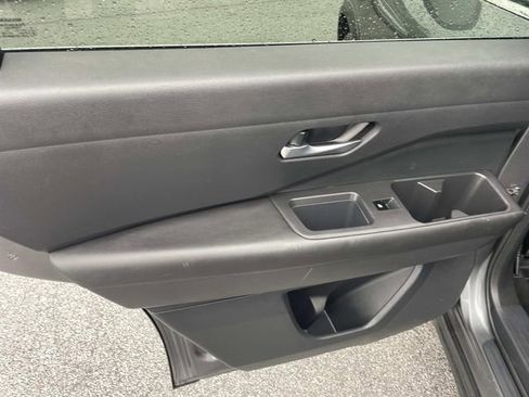 Used 2022 Nissan Pathfinder SV image 14