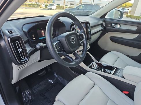 Used 2025 Volvo XC40 B5 Ultra w/ Protection Package Premier image 25