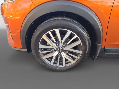 Used 2023 Nissan Kicks SR w/ SR Premium Package image 9