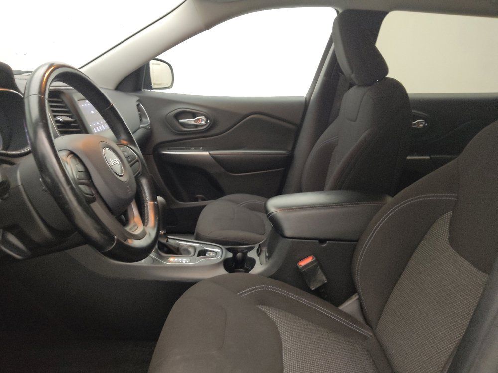 Used 2020 Jeep Cherokee Latitude w/ Cold Weather Group AWD/4WD image 17