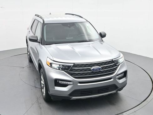 Used 2023 Ford Explorer XLT w/ Equipment Group 202A AWD/4WD image 21