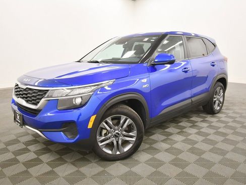 Certified 2023 Kia Seltos LX image 2