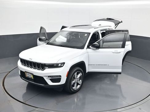 Used 2022 Jeep Grand Cherokee Limited w/ Trailer Tow Prep Group (B) image 30