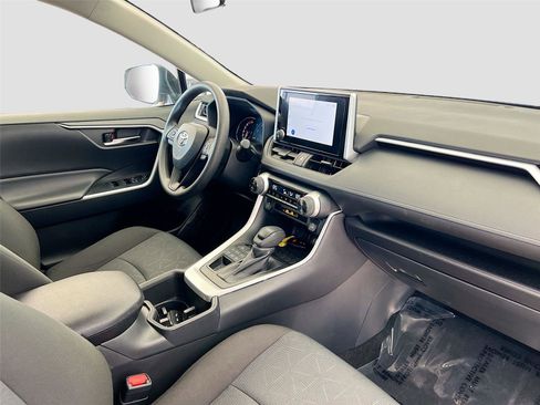 Used 2025 Toyota RAV4 XLE image 29