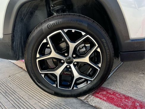 Used 2025 Jeep Compass Limited image 9