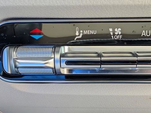 Used 2023 Mercedes-Benz GLB 250 image 20