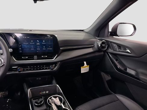 New 2026 Chevrolet Equinox LT w/ Convenience Package II image 25