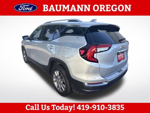 Used 2022 GMC Terrain SLT w/ LPO, Floor Liner Package FWD image 5