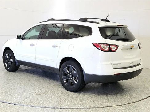 Used 2017 Chevrolet Traverse LT w/ Style and Technology Package FWD image 6