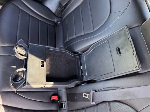 Used 2019 Mercedes-Benz GLC 300 4MATIC image 24