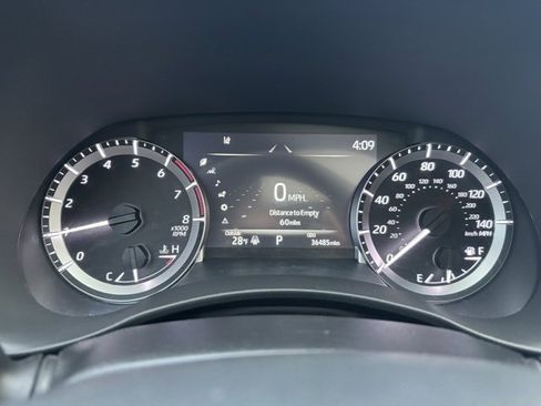 Certified 2023 Toyota Highlander XLE image 28