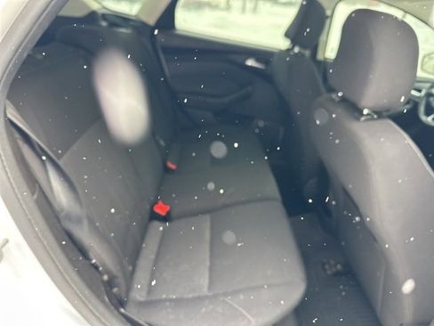Used 2016 Ford Focus SE w/ SE Sport Package image 31