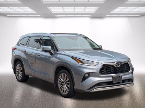 Certified 2021 Toyota Highlander Platinum AWD/4WD image 1