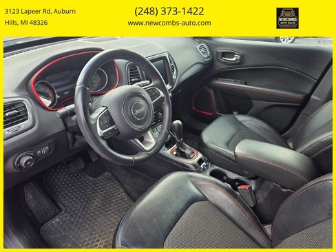 Used 2018 Jeep Compass Trailhawk w/ Cold Weather Group image 11