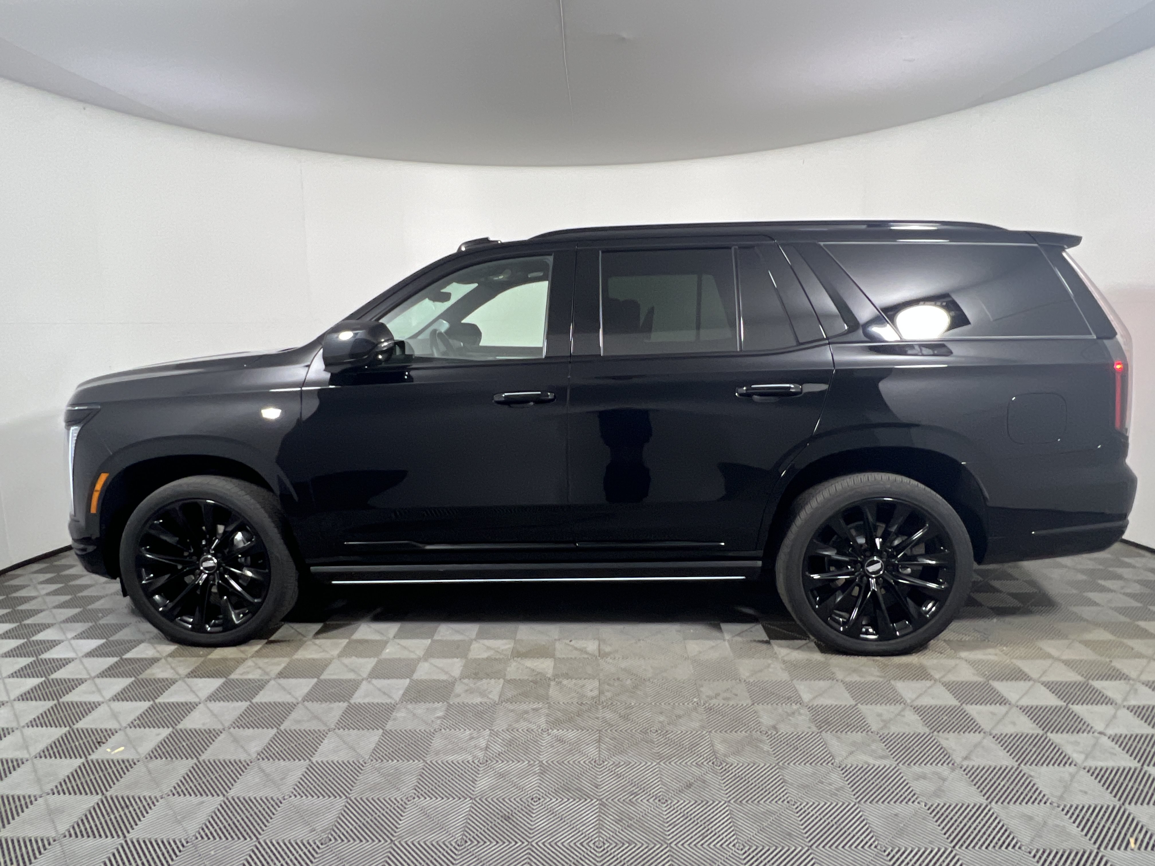 Used 2026 Cadillac Escalade Platinum Sport w/ LPO, ONYX Package AWD/4WD image 2