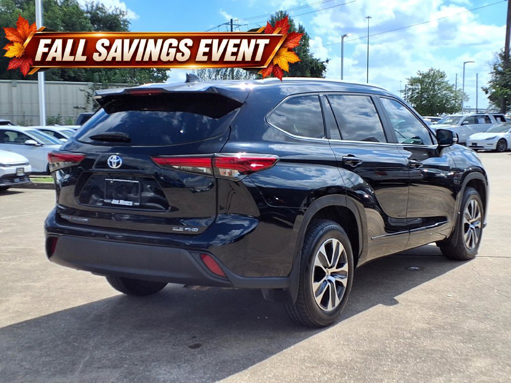 Used 2023 Toyota Highlander XLE AWD/4WD image 4