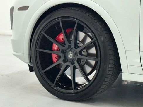 Used 2018 Porsche Cayenne GTS w/ Premium Package Plus image 43