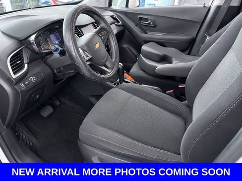 Used 2020 Chevrolet Trax LS w/ Tint and Cruise Package FWD image 4