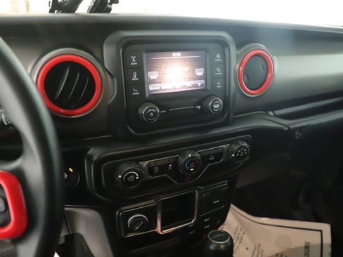 Used 2021 Jeep Gladiator Sport image 10