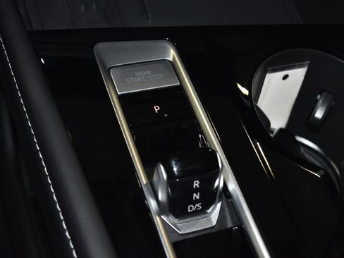 Certified 2025 Volkswagen Atlas SE image 13