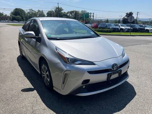 Used 2022 Toyota Prius LE AWD/4WD image 3