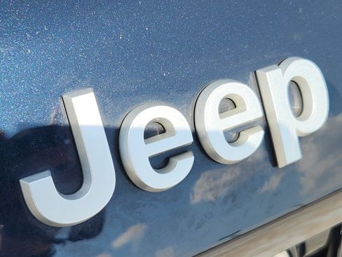 Used 2024 Jeep Grand Cherokee Summit AWD/4WD image 12